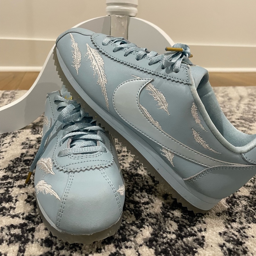 Baby blue Nike tennis
